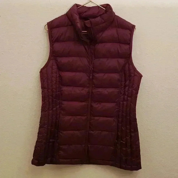 32 Degrees Heat Womens Vest Lightweight Warmth  Size Small Plum Color NWOT - Picture 1 of 8